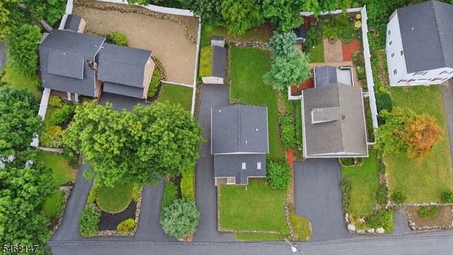 17 Pequot Rd, Ringwood Boro, NJ 07456