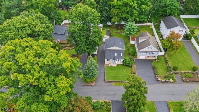 17 Pequot Rd, Ringwood Boro, NJ 07456
