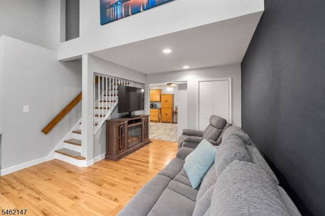 17 Pequot Rd, Ringwood Boro, NJ 07456