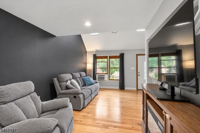 17 Pequot Rd, Ringwood Boro, NJ 07456