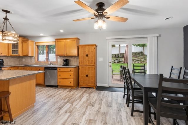 17 Pequot Rd, Ringwood Boro, NJ 07456