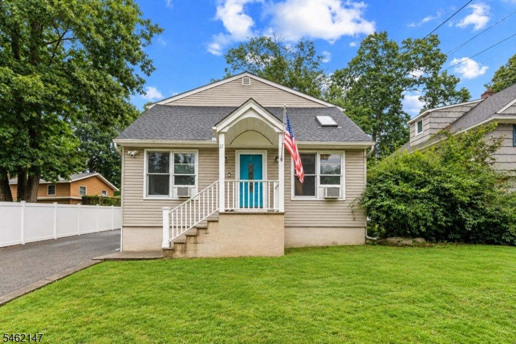 17 Pequot Rd, Ringwood Boro, NJ 07456