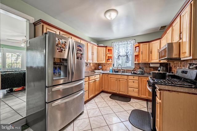 2404 POPLAR DR, Baltimore, MD 21207