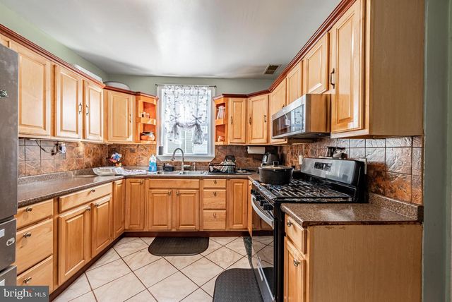 2404 POPLAR DR, Baltimore, MD 21207