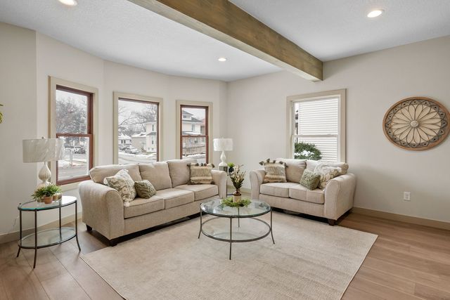 1203 W Locust Street, Davenport, IA 52804