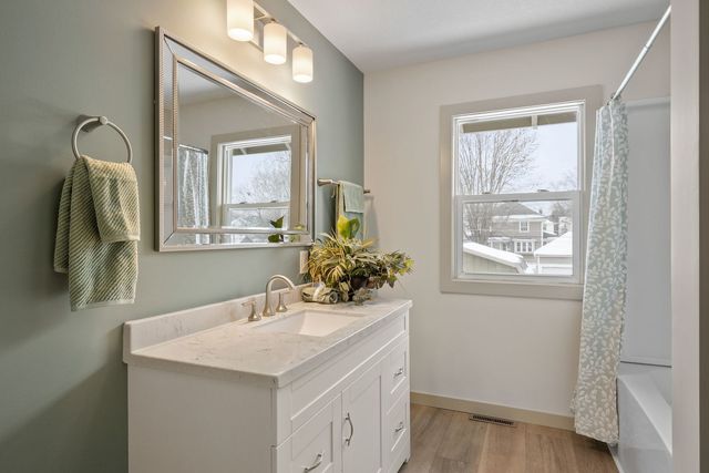 1203 W Locust Street, Davenport, IA 52804