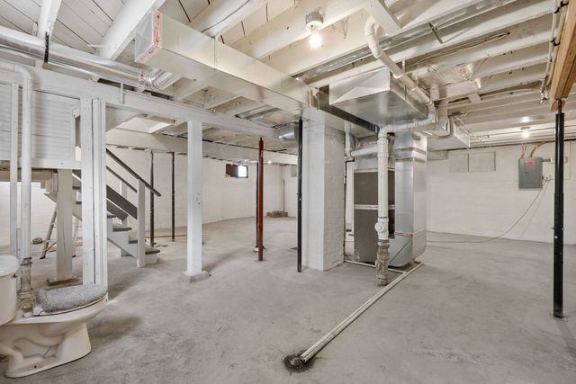 1203 W Locust Street, Davenport, IA 52804