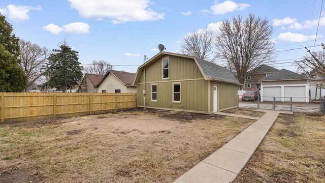 1203 W Locust Street, Davenport, IA 52804