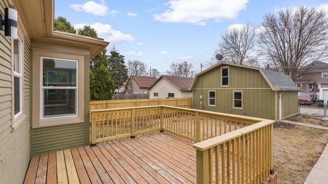 1203 W Locust Street, Davenport, IA 52804