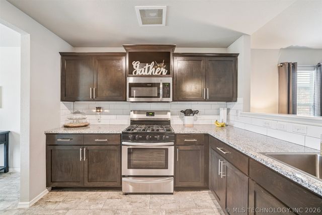 12213 N 131st Avenue E, Collinsville, OK 74021