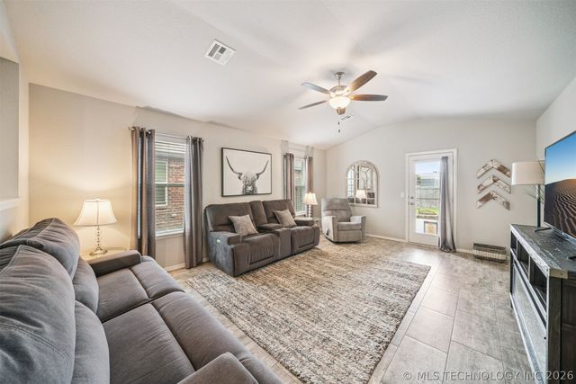 12213 N 131st Avenue E, Collinsville, OK 74021