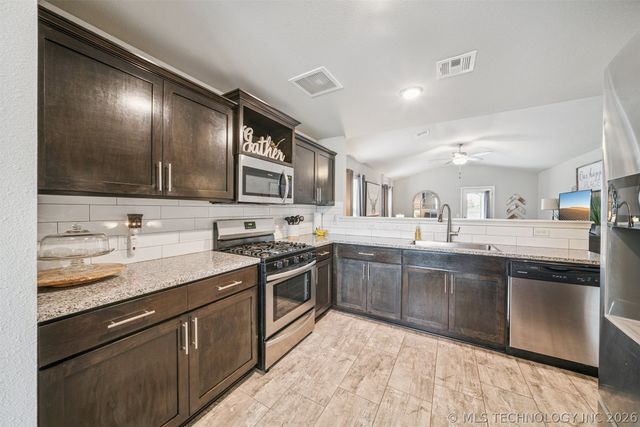 12213 N 131st Avenue E, Collinsville, OK 74021