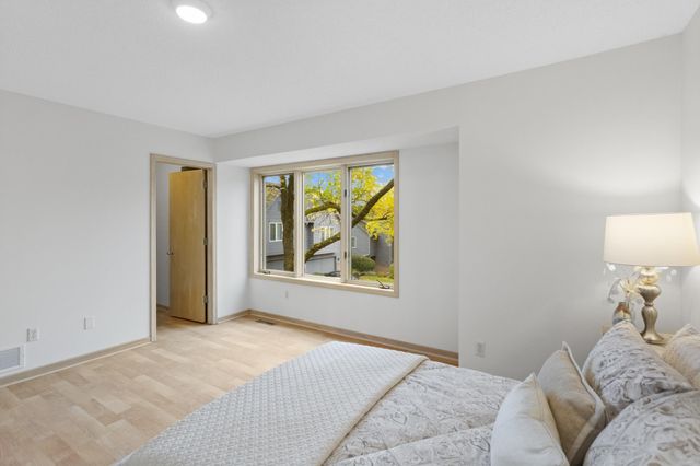 2260 Sherwood Court, Minnetonka, MN 55305