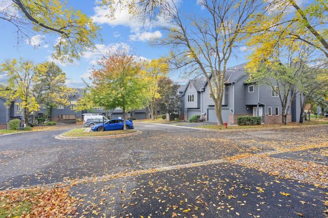 2260 Sherwood Court, Minnetonka, MN 55305