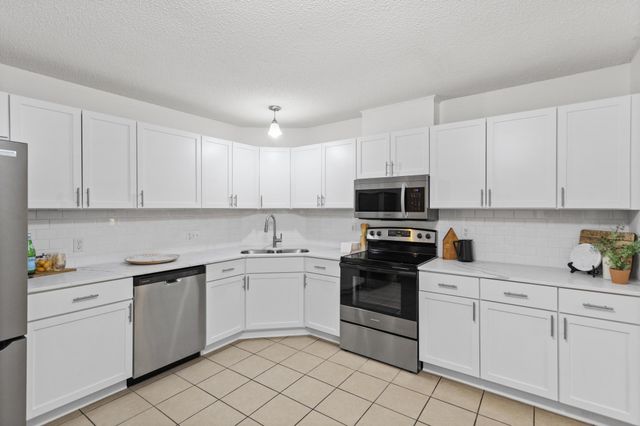 2260 Sherwood Court, Minnetonka, MN 55305