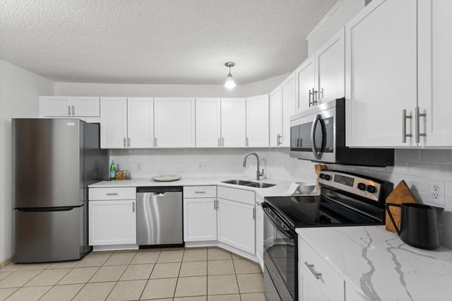 2260 Sherwood Court, Minnetonka, MN 55305