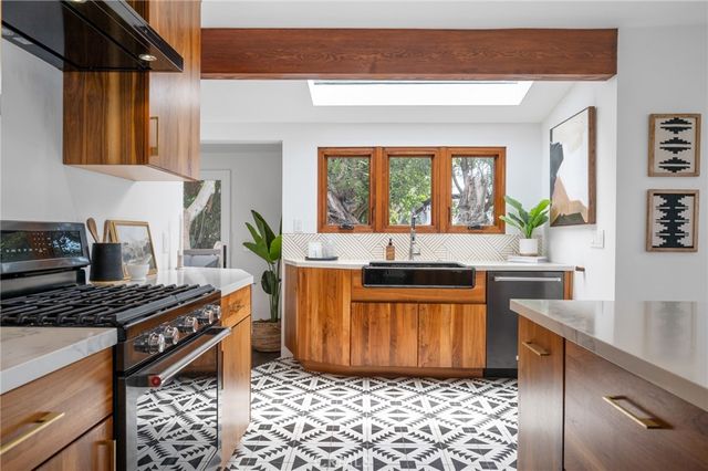 918 3rd Street, Hermosa Beach, CA 90254