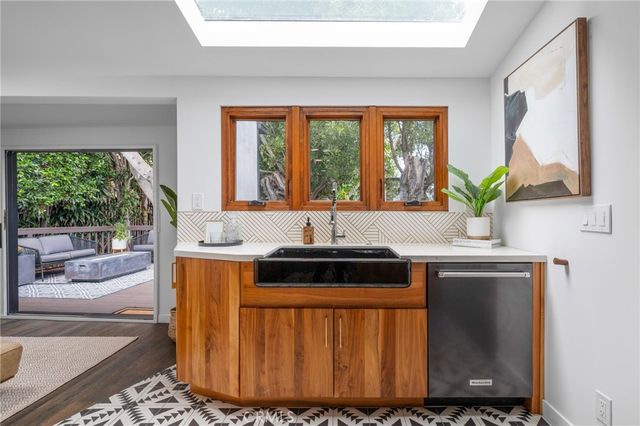918 3rd Street, Hermosa Beach, CA 90254