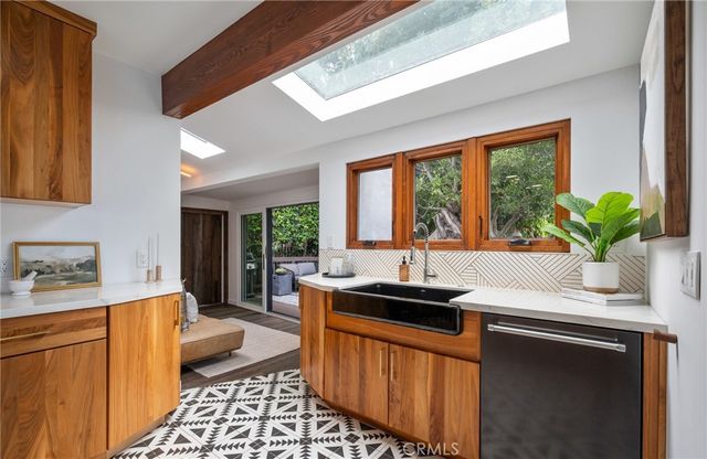 918 3rd Street, Hermosa Beach, CA 90254