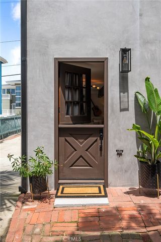 918 3rd Street, Hermosa Beach, CA 90254