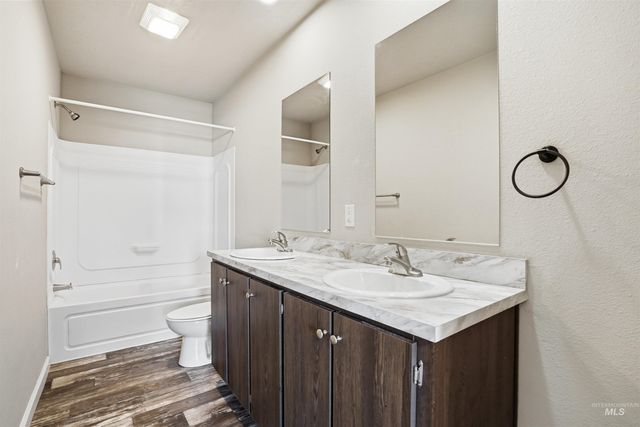 352 & 374 E E Idaho St, Middleton, ID 83644