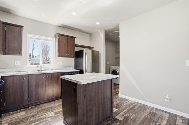 352 & 374 E E Idaho St, Middleton, ID 83644