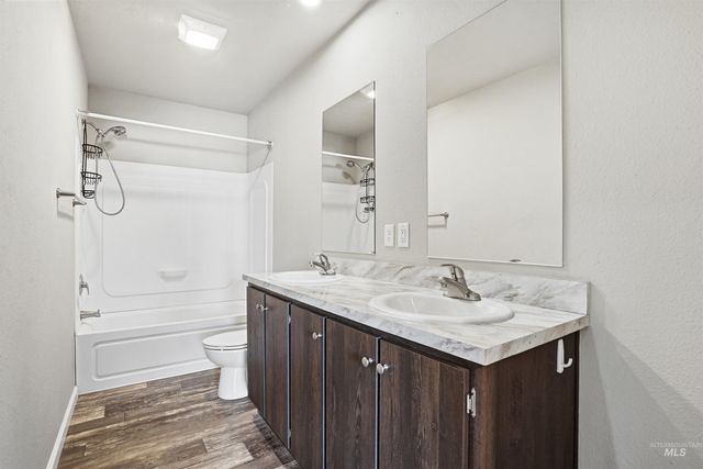352 & 374 E E Idaho St, Middleton, ID 83644