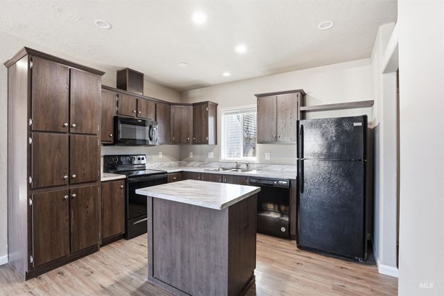 352 & 374 E E Idaho St, Middleton, ID 83644