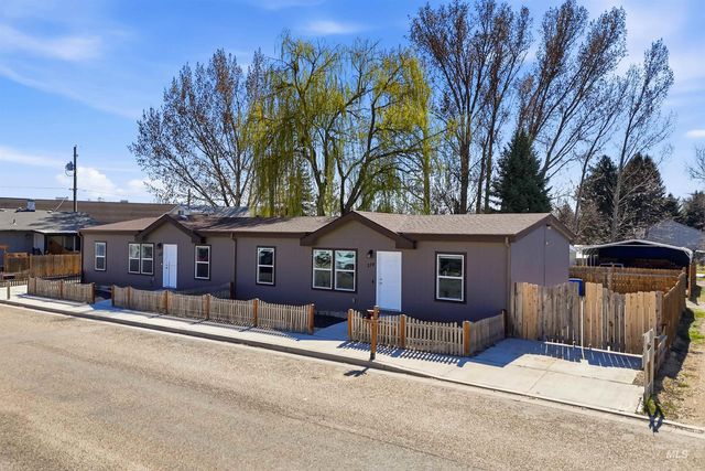 352 & 374 E E Idaho St, Middleton, ID 83644