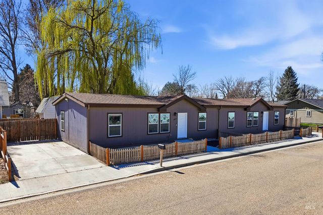 352 & 374 E E Idaho St, Middleton, ID 83644