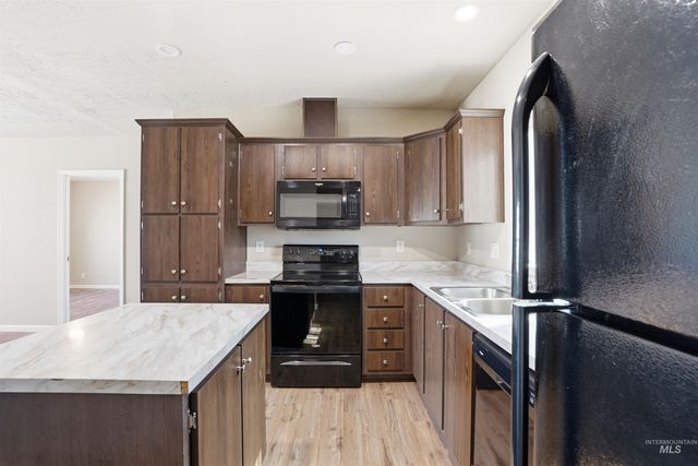 352 & 374 E E Idaho St, Middleton, ID 83644