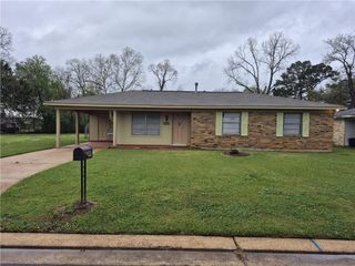 422 GREENFIELD Drive, Alexandria, LA 71302