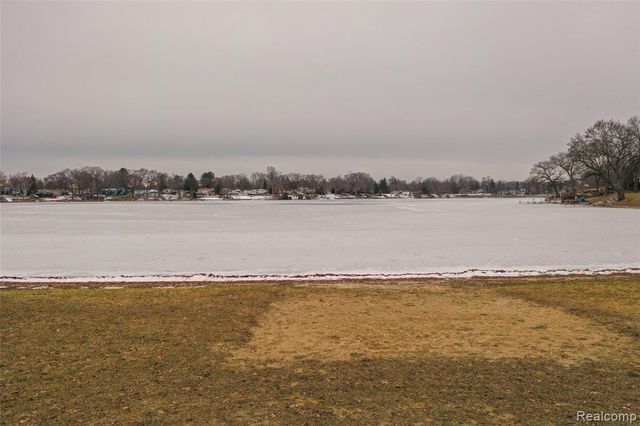 3140 Van Zandt Road, Waterford, MI 48329