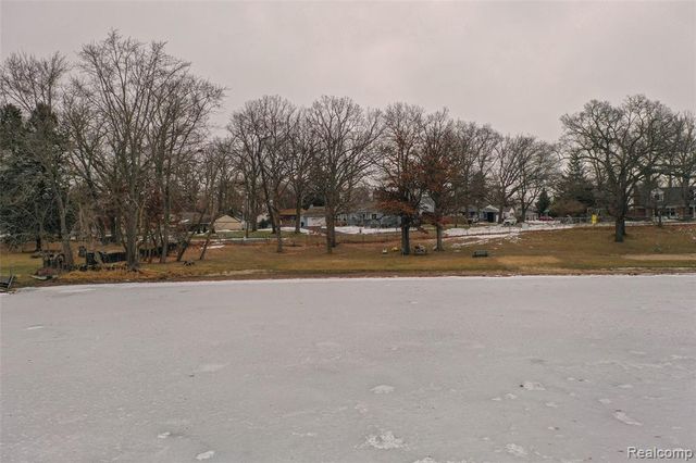 3140 Van Zandt Road, Waterford, MI 48329