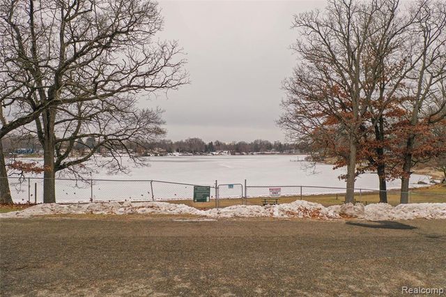 3140 Van Zandt Road, Waterford, MI 48329