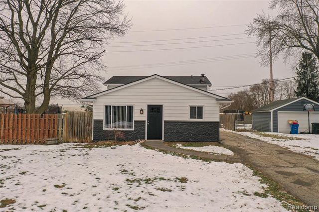 3140 Van Zandt Road, Waterford, MI 48329