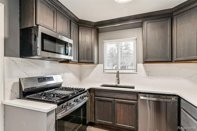 3140 Van Zandt Road, Waterford, MI 48329