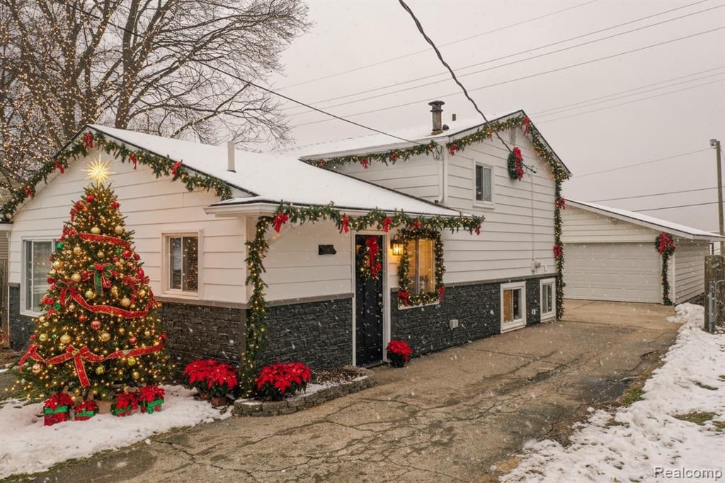 3140 Van Zandt Road, Waterford, MI 48329