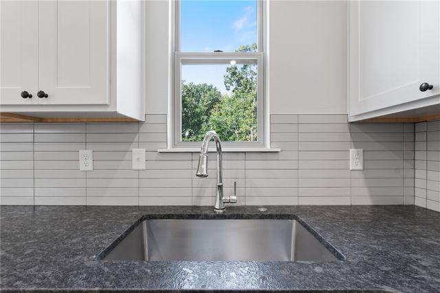 5 Hebrides Lane, Bella Vista, AR 72715