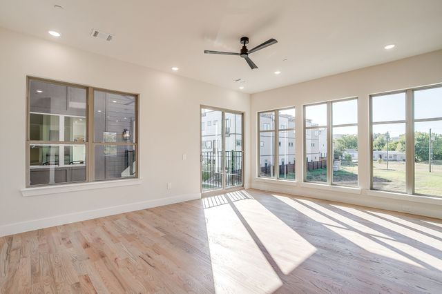 2820 Weisenberger Street 110, Fort Worth, TX 76107