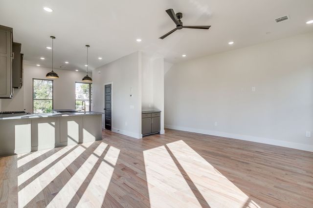 2820 Weisenberger Street 110, Fort Worth, TX 76107