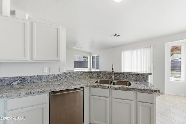 10008 E Moonstruck Way, Tucson, AZ 85747