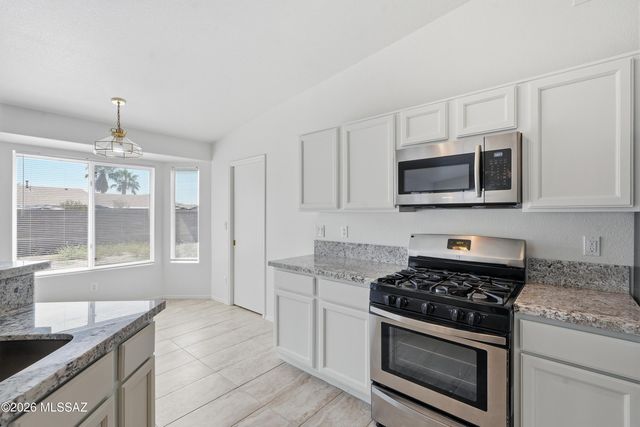 10008 E Moonstruck Way, Tucson, AZ 85747