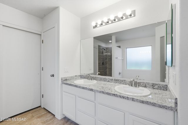 10008 E Moonstruck Way, Tucson, AZ 85747