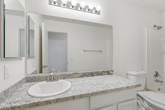 10008 E Moonstruck Way, Tucson, AZ 85747