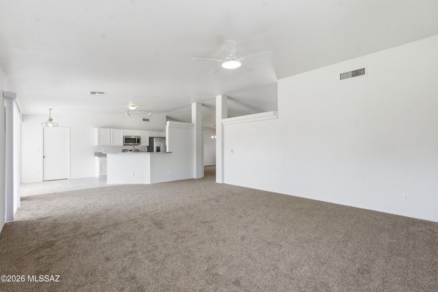10008 E Moonstruck Way, Tucson, AZ 85747