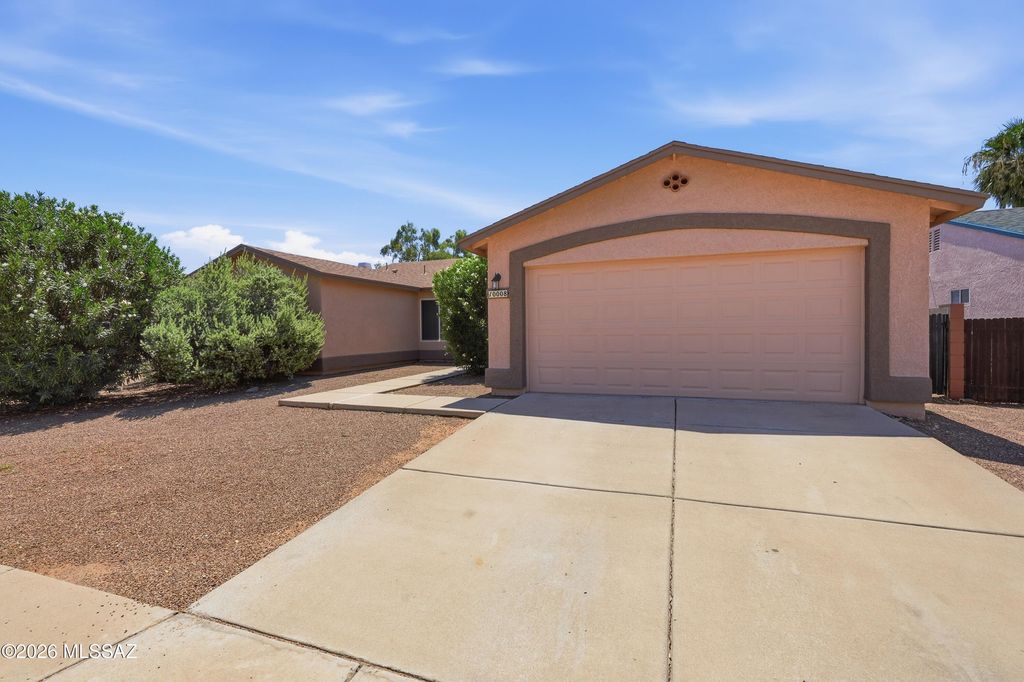 10008 E Moonstruck Way, Tucson, AZ 85747
