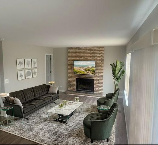 2910 W Clearview Avenue, Waukegan, IL 60085