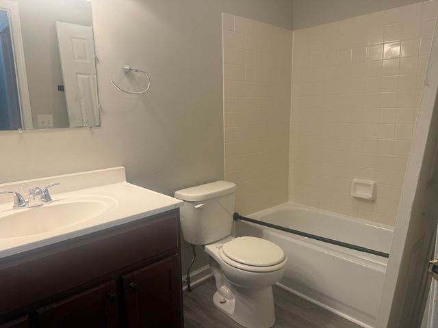 2910 W Clearview Avenue, Waukegan, IL 60085