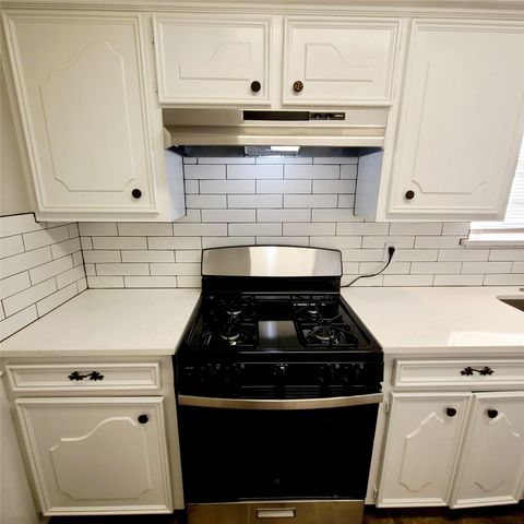 11352 QUAIL RUN Street, Dallas, TX 75238